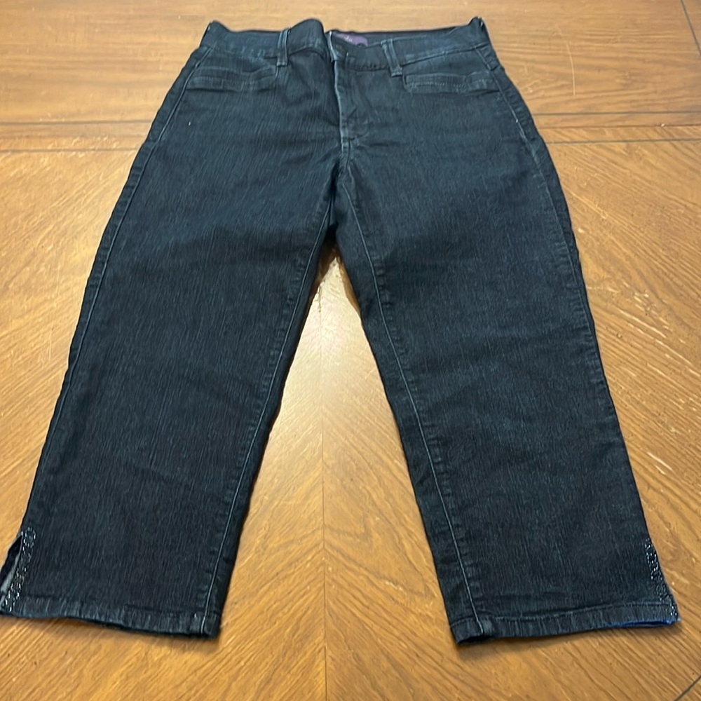 NYDJ blue dark wash denim capri jeans w/ gem details size 0 21” inseam NWOT